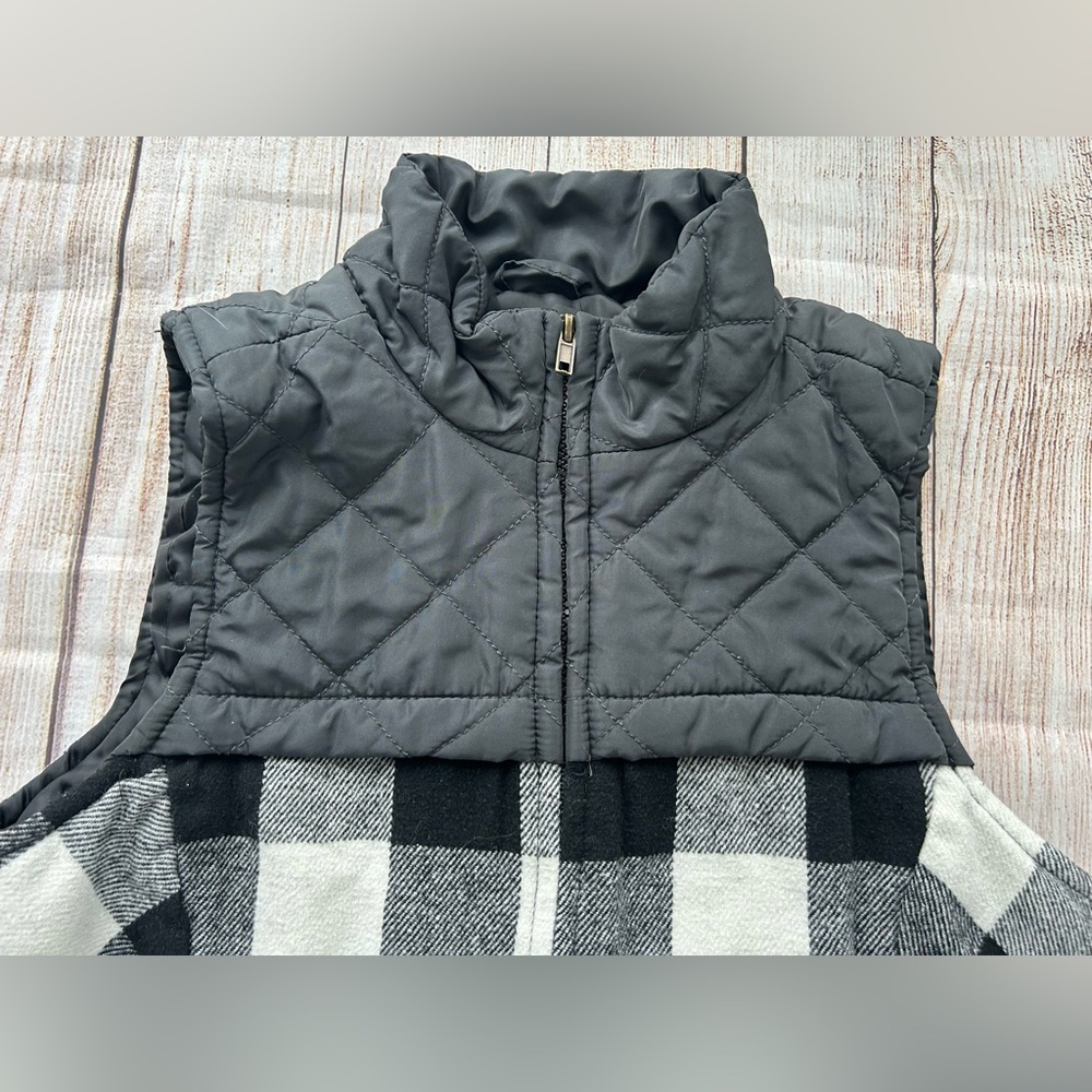 Maurice’s Black/White Flannel Print Full Zip Vest - Picture 3 of 5